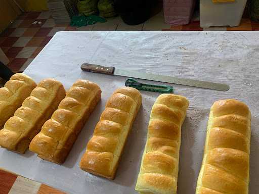 Roti Gembong Pinggiran Hasanuddin Binjai 4