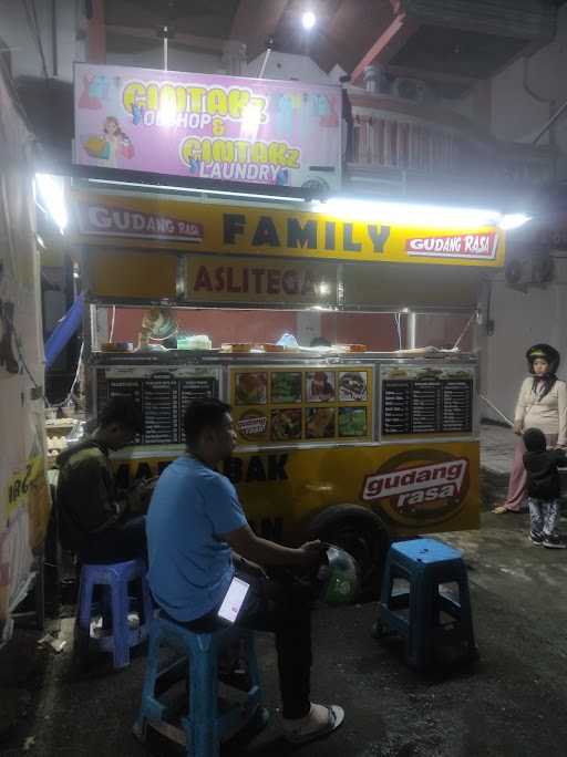 Martabak Gudang Rasa Family 1