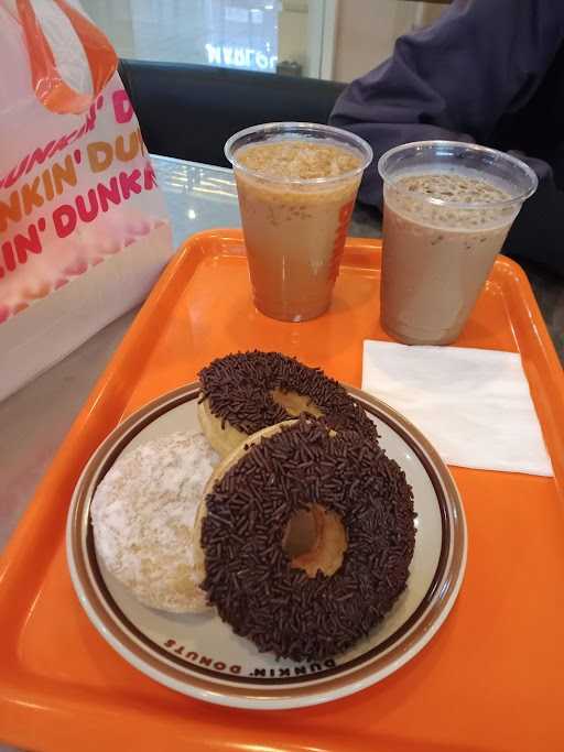 Dunkin' Donuts 4