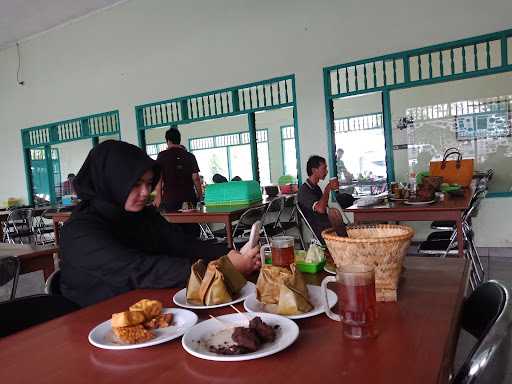 Mergosari Rumah Makan 8