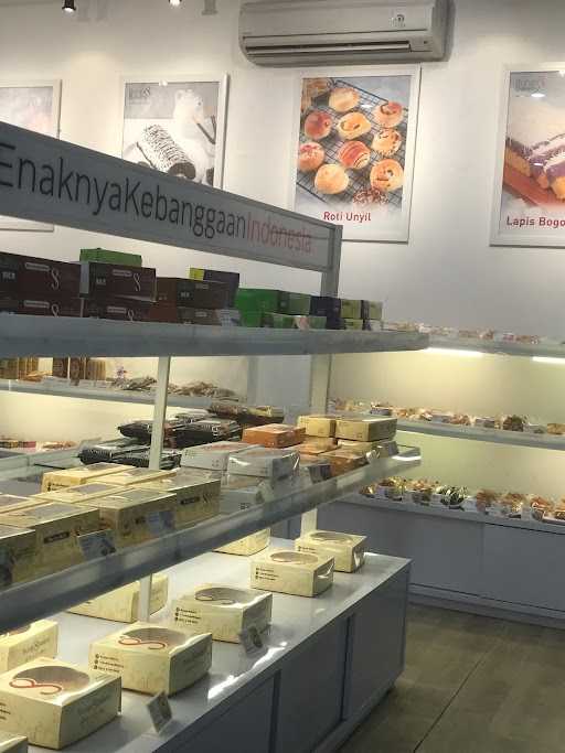 Bunga Bakery Gunung Batu 5