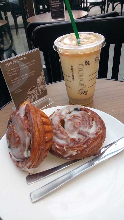 Starbucks Coffee Pahlawan 2