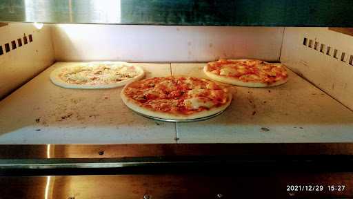 I Vins Kitchen Pizza & Pasta, Mulyaharja 3