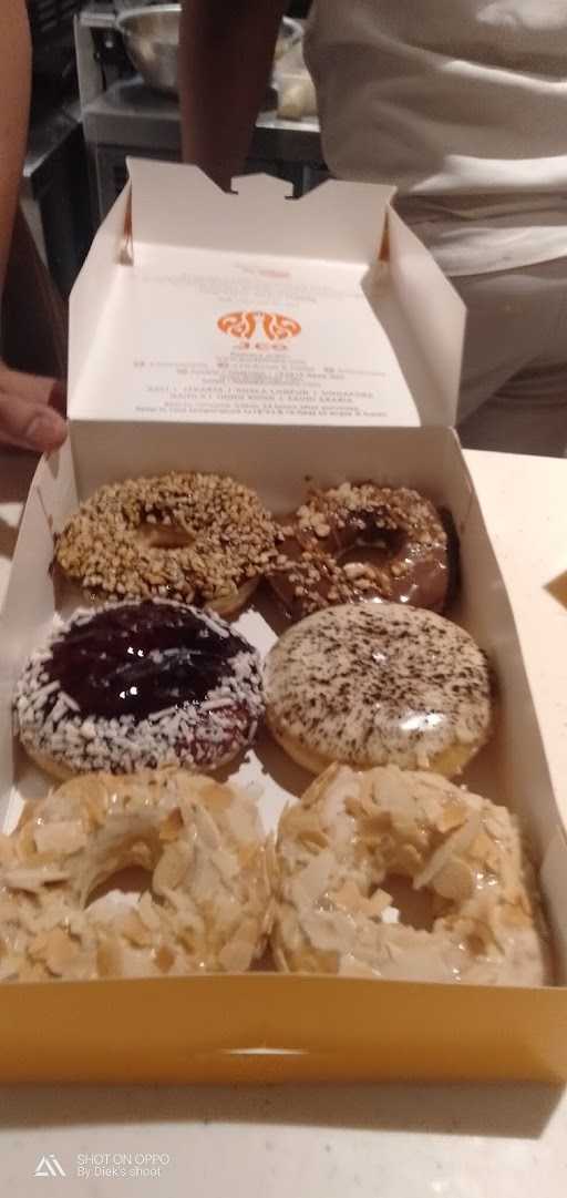 J.Co Donuts & Coffee 5