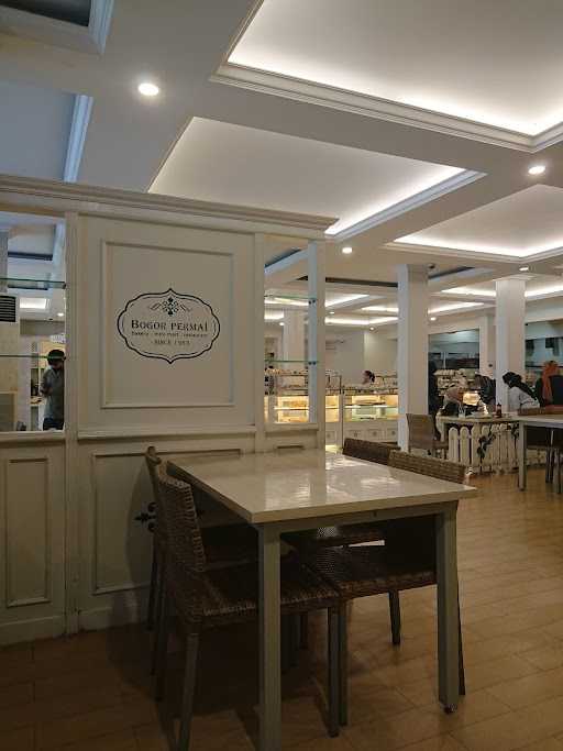 Bogor Permai Bakery & Restaurant 7