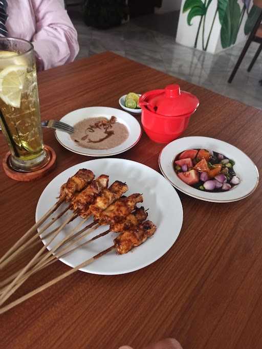 Sate Kambing Putri Hanjawar Juara 5