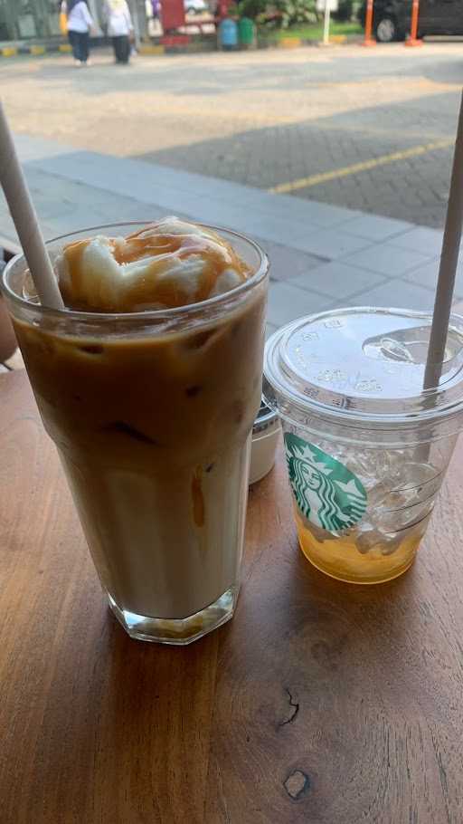 Starbucks Coffee - Botani Square 8