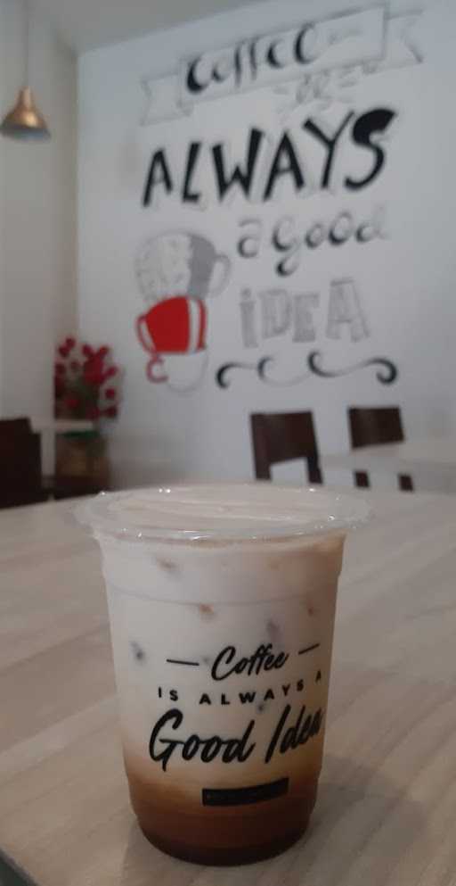 Daily Brew Koffie & Eatery 10