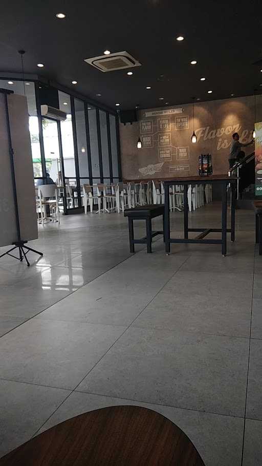 Wingstop Bogor Pajajaran 8