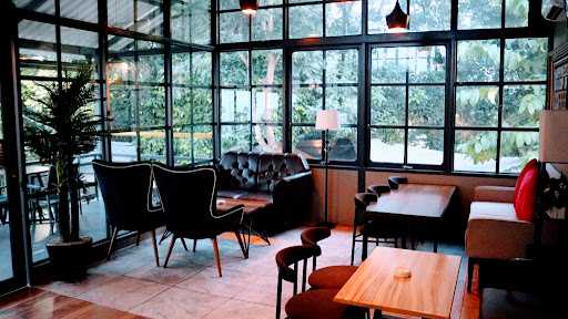 Hofland Cafe And Resto Bogor 9