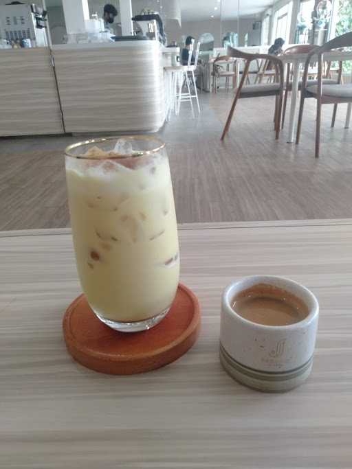 Semusim Coffee 2