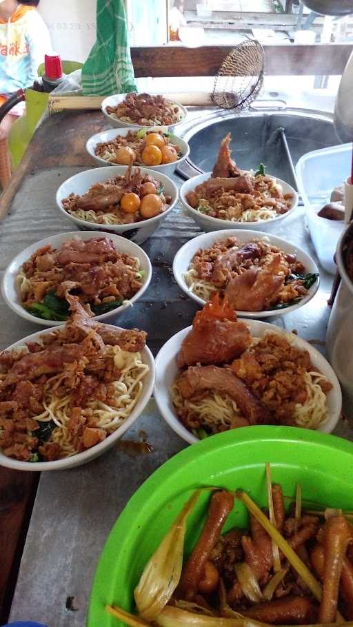 Mie Ayam Pangsit Pak Marmo Giriwoyo 9