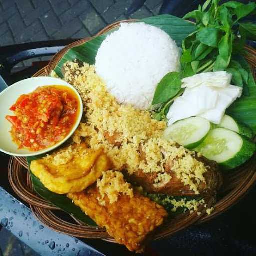 Pecel Lele Tiga Putri Serua 7