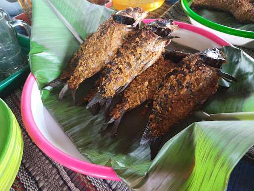 Saung Ikan Asap Uda Yunus 2