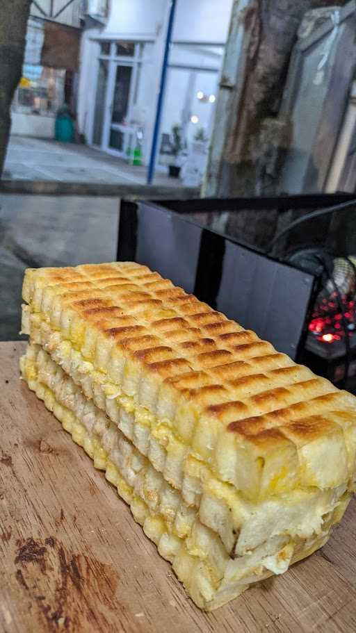 Roti Bakar Arang Anamorphie 2