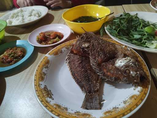 Warung Ikan Bakar Masjid Raya 8