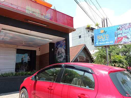 Bajo Fish Market & Resto 4