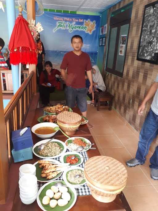 Warung Khas Bali  Bli Nyoman 3