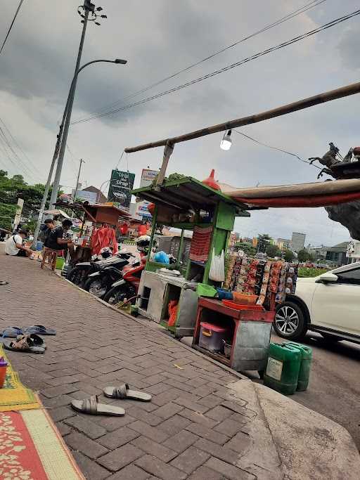 Mie Ayam Bakso Cak Man Patung Kuda 9