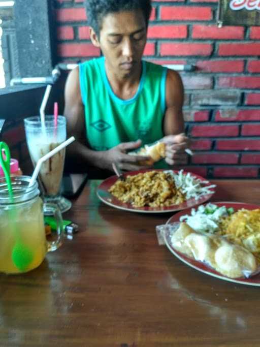 Warung Makan Empat 45 Lima 7