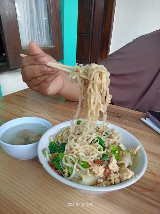 Warung Mie Ayam Yamin 4