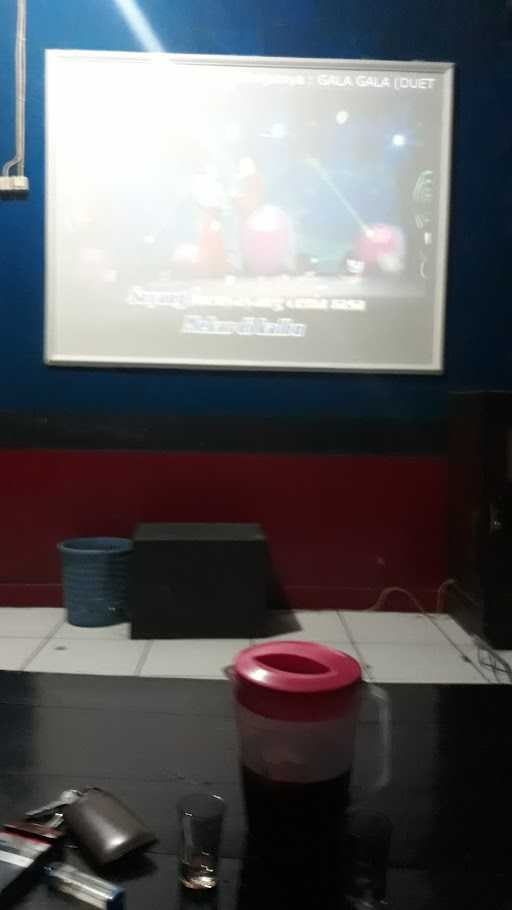 Mahkota Cafe & Karaoke 3