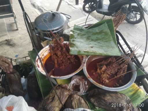 Kupat Sate Blengong Pak Jarikum 1