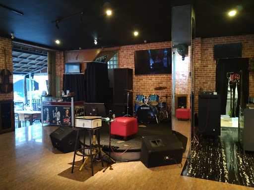 Rock Star Music Cafe 7