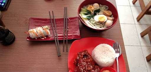 Sushiku Bento Cafe & Resto 9