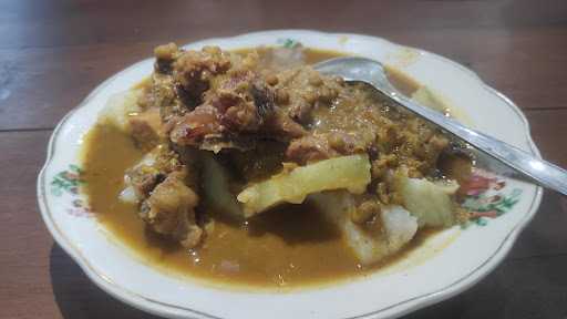 Lontong Gulai & Roti Maryam 10