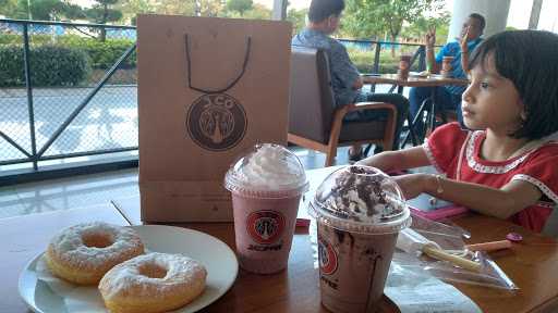 J.Co Donuts & Coffee 6