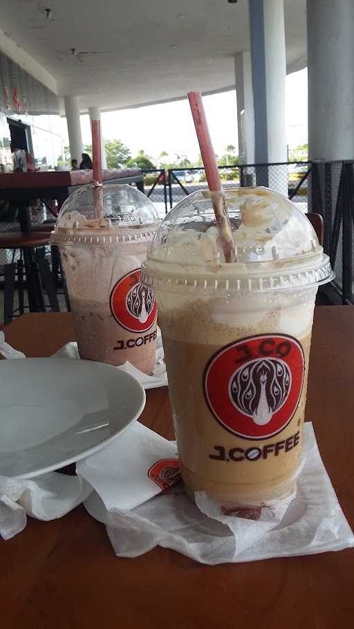 J.Co Donuts & Coffee 3