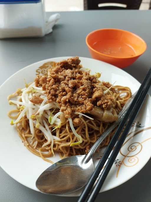 Mie Bangka & Martabak Bangka Teladan 1