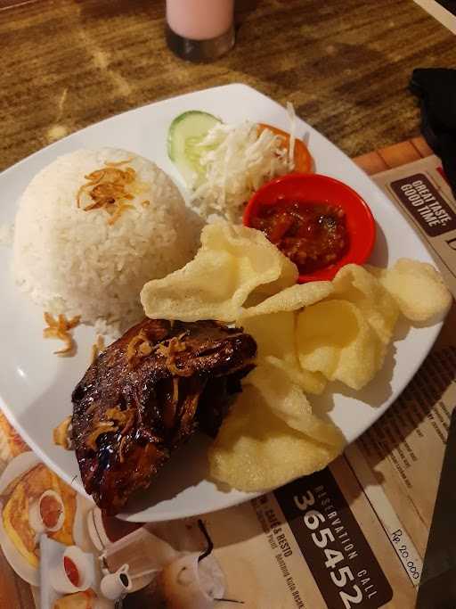 Bebek Garang Resto 8