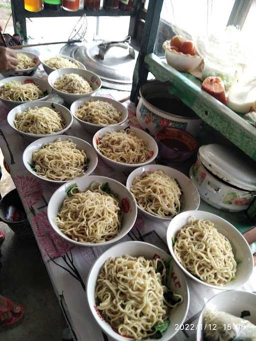 Mie Ayam Bakso, Soto Mba Idah 1