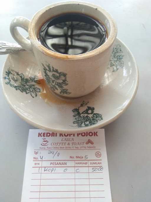 Kedai Kopi Pojok Cikitsu 9