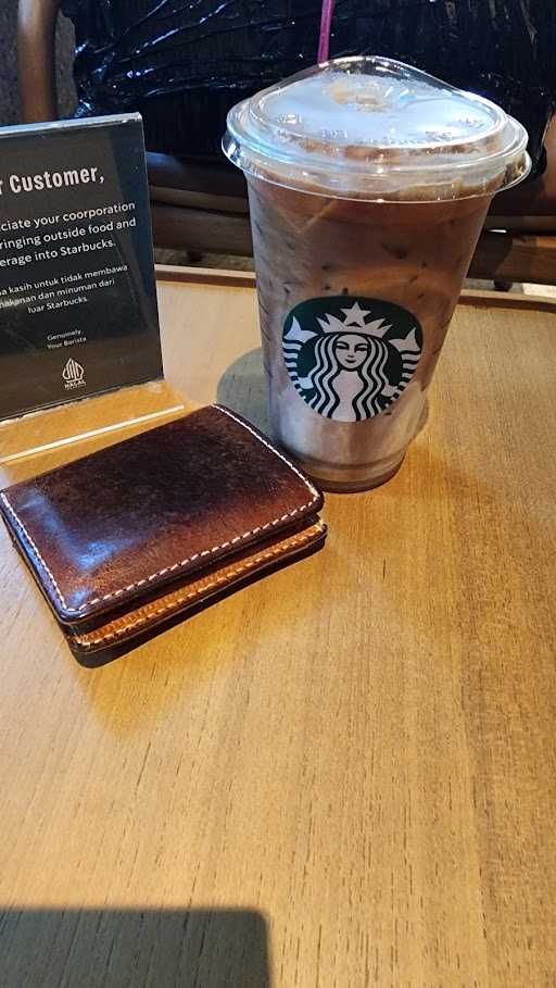 Starbucks - Hang Nadim International Airport Batam 5