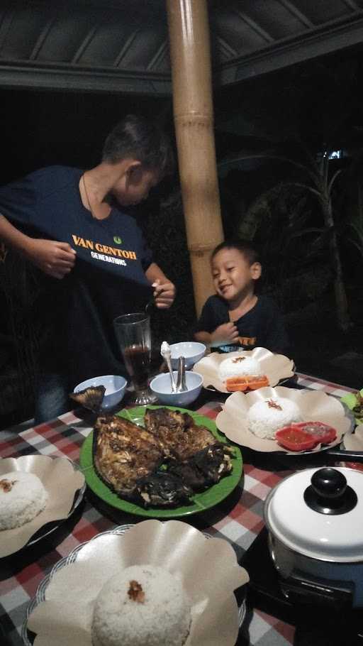 Lesehan Ikan Bakar Angin Semilir 3