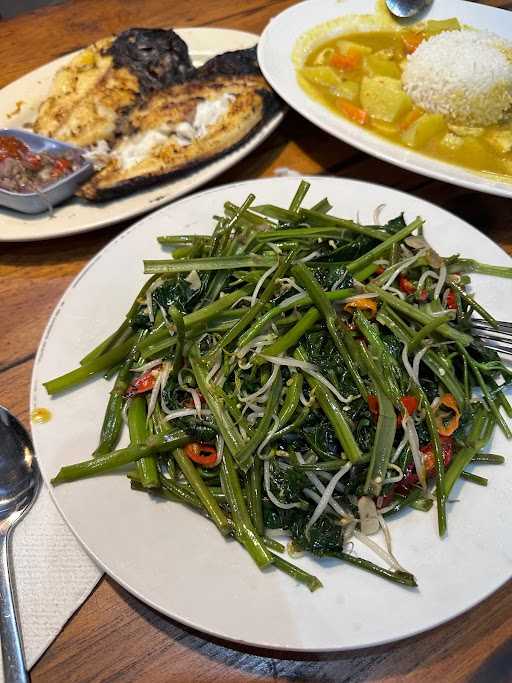 Restoran Ulam Segara Lesehan Ikan Bakar 5