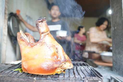 Warung Cokot Babi Guling 9