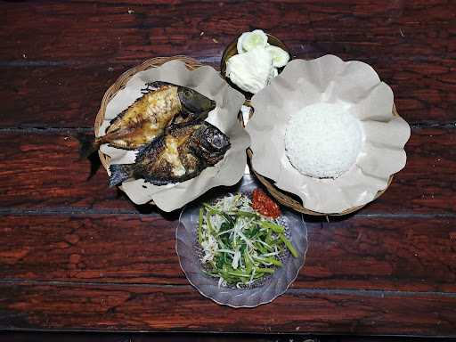 Warung Ikan Bakar Caluk Tepi Sawah 7