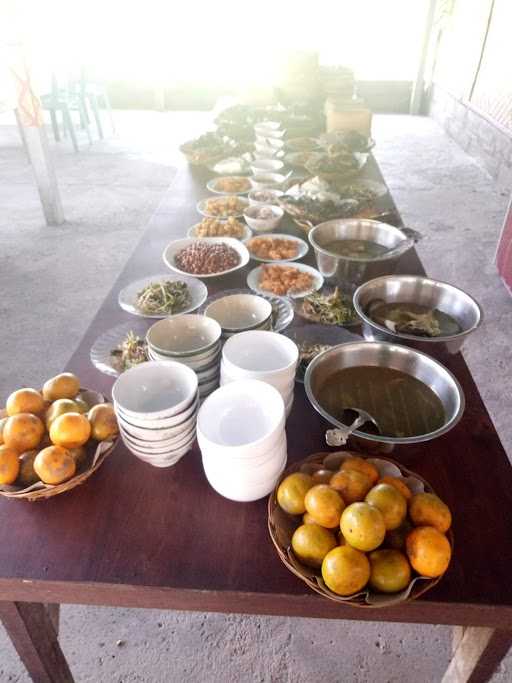 Warung Ikan Bakar Caluk Tepi Sawah 4