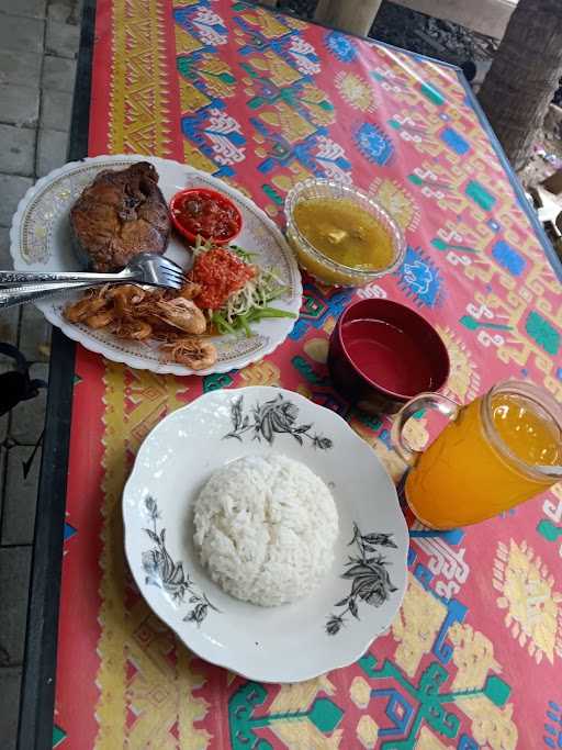 Warung Ikan Bakar Pidada 8