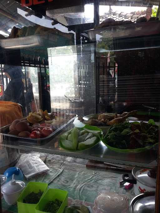 Warung Muslim Lalapan Bu Yati 6