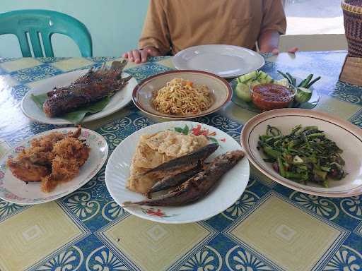 Rumah Makan Endah Wareg 7