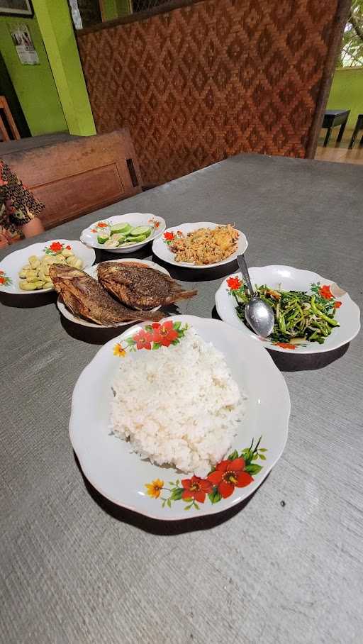 Warung Pojok H. Kuseri. 8