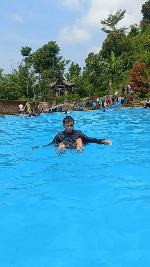 Wisata Alam, Resto & Kolam Renang 2