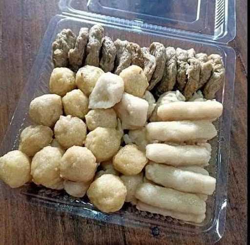 Kedai Pempek Umi Wanakerta 5