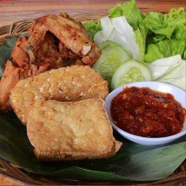 Pecel Lele Bapa Dewi 1