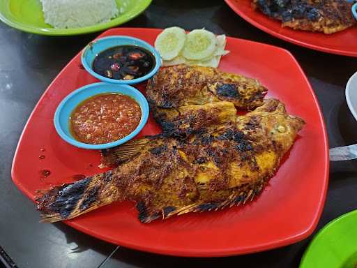 Seafood & Ayam Bakar Tigadara Penggilingan 9